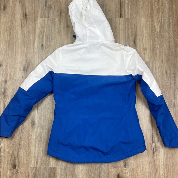 Body Glove Women’s Blue and White Snow Technology Ski Jacket - Picture 13 of 13
